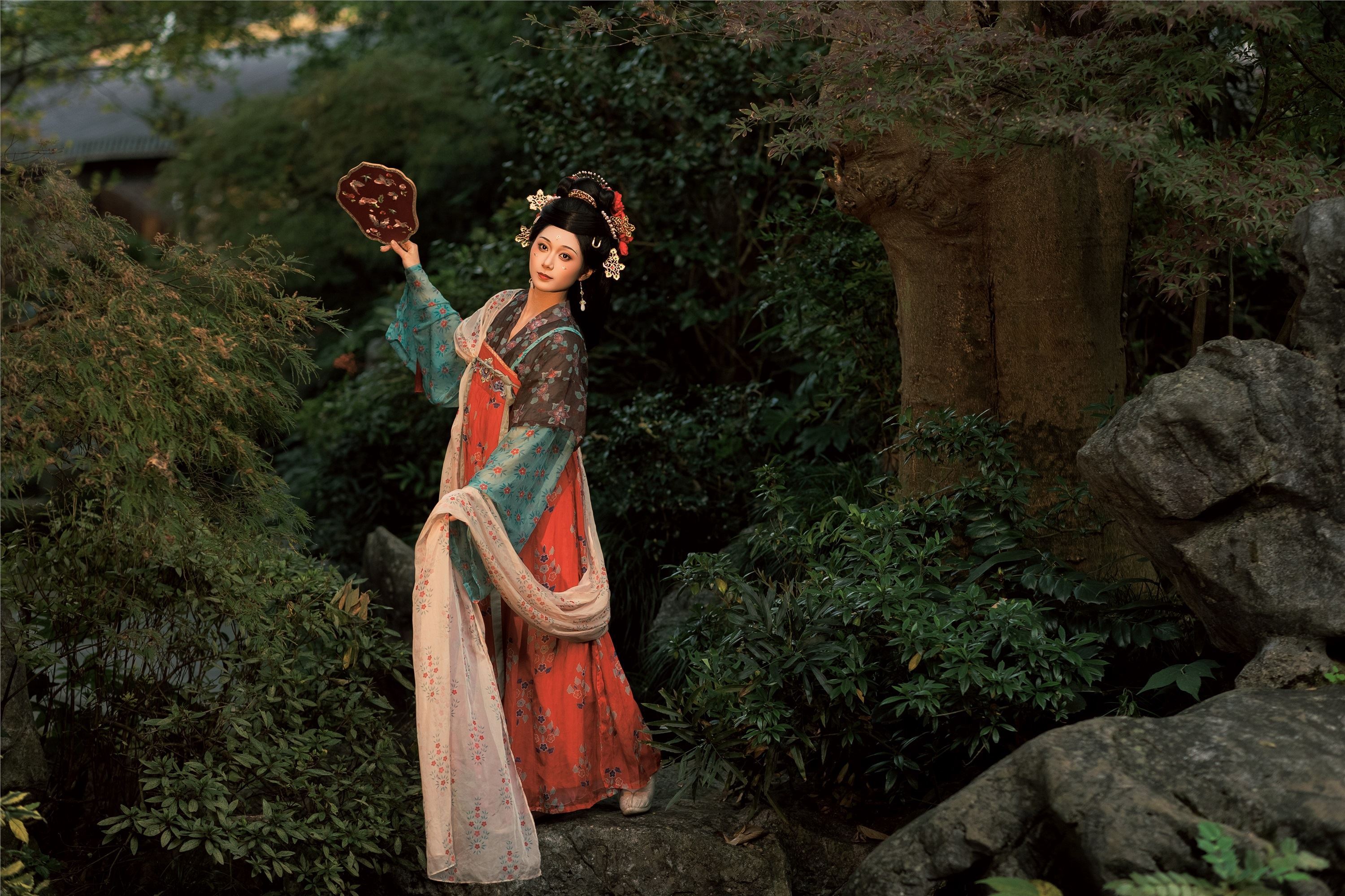 YITUYU艺图语 2025.01.12 山寺踏秋 郑钰熙